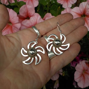 Whirly-gigs Vintage Taxco Mexico Sterling Silver Dome and Brass Rope Sunflower Flower Earrings Excellent Condition