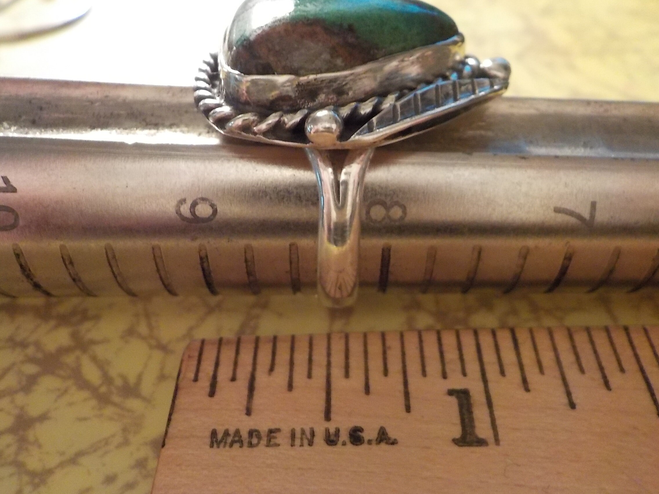 Size 8.25 Vintage Native American Green Crystal Triangle