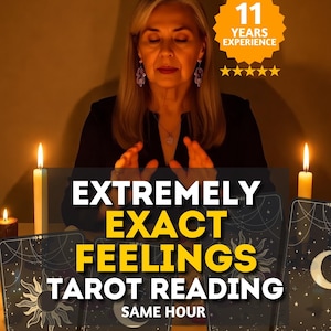 Può includere: Un'immagine di una donna con le mani alzate, circondata da candele accese e carte dei tarocchi. Il testo sull'immagine recita "SENTIMENTI ESTREMAMENTE ESATTI LETTURA DEI TAROCCHI STESSA ORA" e "11 ANNI DI ESPERIENZA".