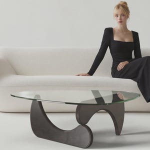 Bauhaus Inspirierter Couchtisch – Buchenholz & Glas, Handgefertigt