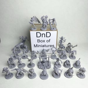Caja de miniaturas DND Monster de 23 mm a 32 mm. Manual de modelos de monstruos de varios tamaños para juegos de guerra D&D TRPG.