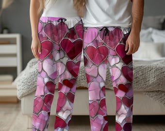 Romantische roze rood glas-in-lood harten pyjamabroek, boho nachtkleding voor dames en heren, artistieke kleurrijke pyjama's, mozaïek liefde familie nachtkleding