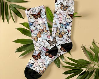 Meias coloridas com estampa de borboletas em tons pastel e vitrais, unissex, presente artístico para mulheres e amantes da arte, meias com arte em mosaico vintage.