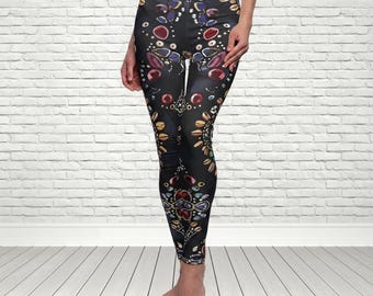 Gotyckie legginsy z nadrukiem klejnotów, prezent dla fashionistki, prezent dla tancerki, prezent na festiwal muzyczny, legginsy boho, gotyckie spodnie do jogi