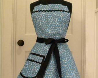 Womens Apron-Tiny Blue Floral-Full Sweetheart Apron