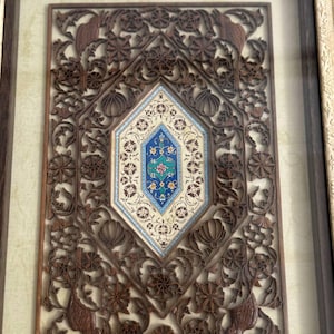 Ręcznie rzeźbiony panel Naht z orzecha włoskiego: seldżucko-osmański Saz Yolu Iznik Tile Art