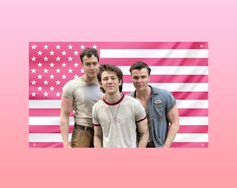 Drapeau des frères Curtis – The Outsiders Tapisserie musicale Broadway Drapeau américain rose Graisseur esthétique Décoration murale pour dortoir Frat Room