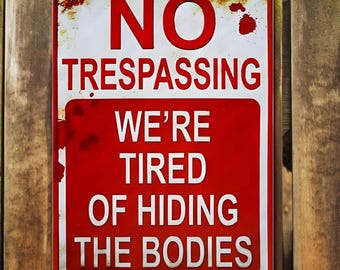Vintage No Trespassing Sign, Funny Hiding Bodies Metal Sign, Retro Outdoor Yard Decor