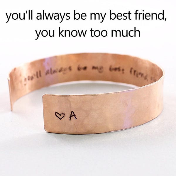 Manchette personnalisée de bijoux de meilleur ami estampillée à la main, bracelet personnalisé de meilleur ami initial en cuivre drôle