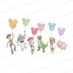 Op de afbeelding: Waterverfillustratie van Toy Story-personages met Mickey Mouse-vormige ballonnen. Woody, Buzz Lightyear, Jessie, Rex, Slinky Dog en Hamm worden afgebeeld met ballonnen in oranje, groen, rood, roze, blauw en paars.
