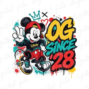 Puede incluir: Una ilustración gráfica de Mickey Mouse con gorra roja, sudadera negra y pantalones cortos rojos, haciendo el signo de la paz. El diseño presenta salpicaduras de pintura estilo grafiti en turquesa, rojo y amarillo, con el texto OG SINCE '28.