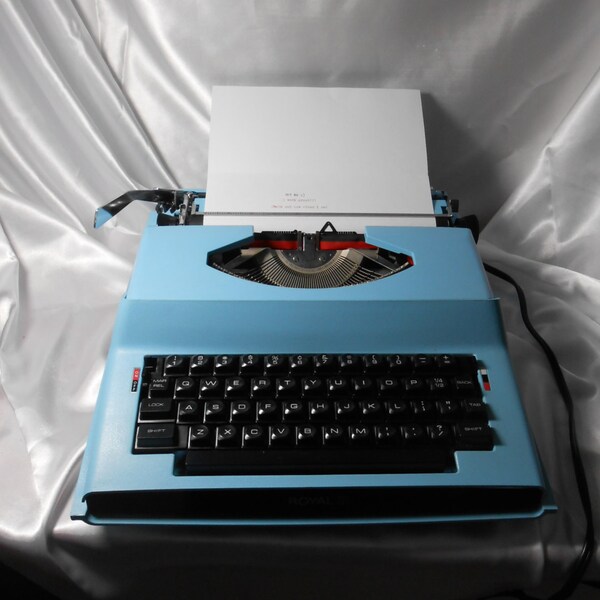 TYPEWRITER ROYAL Light blue with case 1970 typing machine writers tool type writer