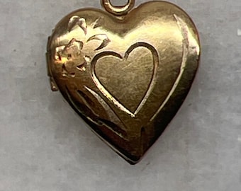 Vintage heart locket/gold tone heart pendant/valentines day heart gift