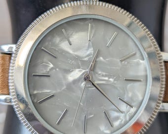 Y2K Tan Wristwatch: Minimalist Silver-Tone Watch