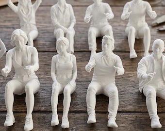 10 Fahrerfiguren STL Dateien für 3D Druck | Fahrer & Beifahrer Miniaturen | Sitzende Figuren für Modellbau Diorama | Digital Download