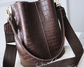 Blake Shoulder Bag -Chocolate Croc
