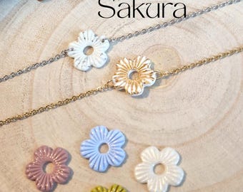 Pulsera Sakura - flor delicada - cadena de plata o oro - varios colores - joyería hecha a mano - ajustable