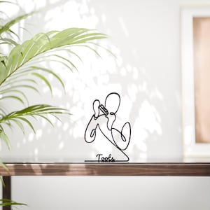Figura personalizada de armonicista - Escultura minimalista de líneas