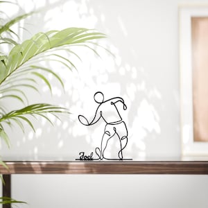 Personalized Frisbee Player - Minimalist Line Art Sculpture