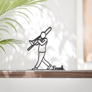 Figura personalizada de trombonista - Escultura minimalista de arte lineal