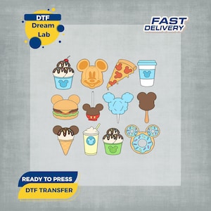 Könnte beinhalten: DTF Dream Lab Transferbogen mit Cartoon-Essen und Mickey Mouse-Designs. Enthält einen Cupcake, einen Mickey-förmigen Keks, ein Pizzastück, einen Burger, Zuckerwatte, ein Eis und einen Donut. Der Bogen hat auch den Text "FAST DELIVERY" und "READY TO PRESS DTF TRANSFER".