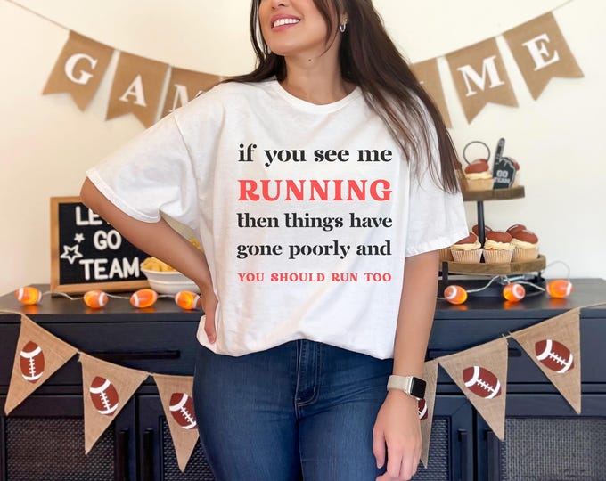 Camiseta con frase divertida sobre correr, camiseta con gráfico sarcástico, "Si me ves corriendo"