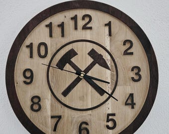 Wall clock made of wood / oak with silent radio-controlled movement