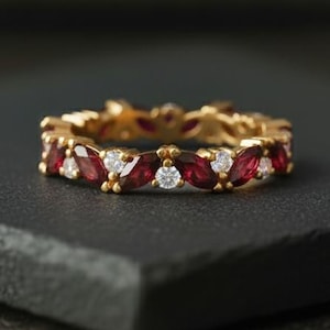 Anello dell'eternità completo con rubino e moissanite taglio marquise alternato, anello di fidanzamento minimalista, regalo di anniversario per lei, anello impilabile