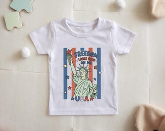 Amerikaans 250-jarig jubileum kindershirt, patriottisch USA peutershirt, 'Freedom Looks Good On Me' 4 juli kindershirt