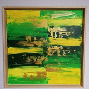 Pintura acrílica abstracta moderna en verde, amarillo y dorado sobre lienzo de 50 x 50 cm en marco con huecos de sombra | Obra original | Técnica de espátula