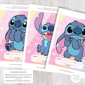 Puede incluir: Tres separadores de carpetas escolares con el personaje Stitch de Lilo & Stitch. Cada separador muestra una pose diferente de Stitch sobre un fondo rosa con la palabra "Stitch". Los separadores también incluyen espacio para un nombre y materia.