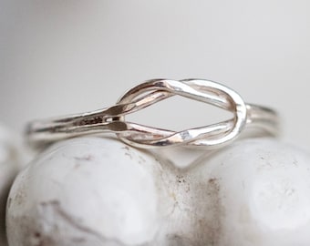 Infinity Knot Ring size K - Sterling Silver Dainty Thin Ring Size 5 1/2 - Vintage 80s Fashion Jewellery