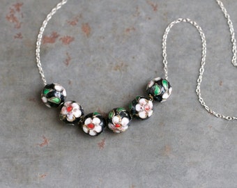 Collana di perline cloisonne su catena in argento sterling - fiori in smalto bianco e nero - gioielli a strati vintage