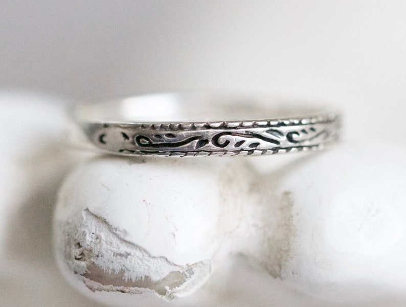 Sterling Silver Elegant Stacker Ring Size size 4.5 Made in Thailand Thin Wedding Band Ring