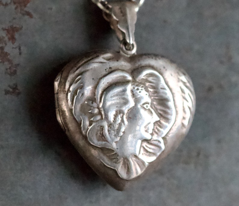 Art Nouveau Heart Locket Necklace Sterling Silver Chunky Photo Keepsake Pendant on Belcher Chain Vintage Oxidised Layering Jewellery image 4