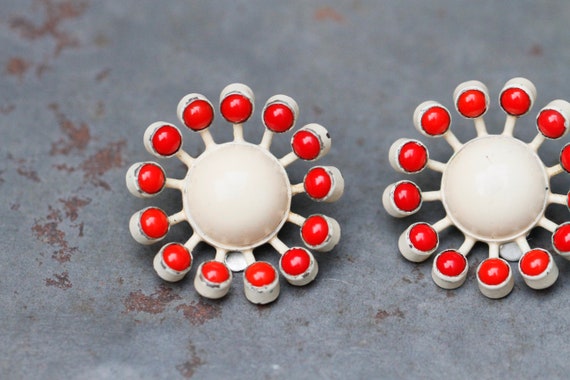 Beige and Red Flowers Clip on Earrings - 1960s At… - image 3