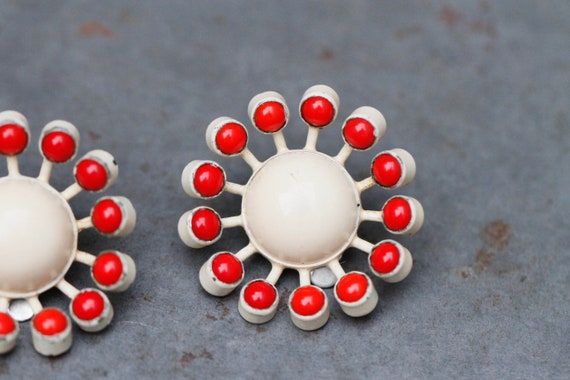 Beige and Red Flowers Clip on Earrings - 1960s At… - image 4
