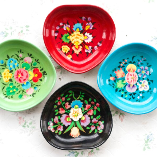 Colorful Enamelware Hearts - Boho Serving Bowls - set of 4