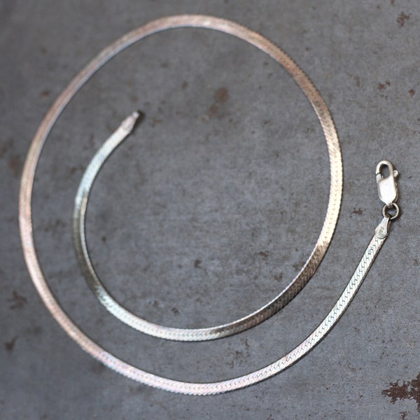 Collier chaîne plate fine 40 cm - tour de cou minimaliste en argent sterling patiné - superposition de bijoux vintage