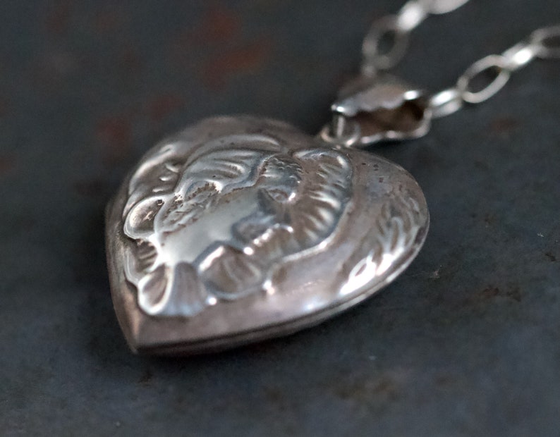 Art Nouveau Heart Locket Necklace Sterling Silver Chunky Photo Keepsake Pendant on Belcher Chain Vintage Oxidised Layering Jewellery image 7