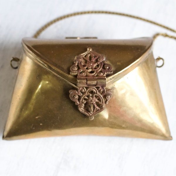 Bolso de embrague de latón de la década de 1920 con cadena - Monedero de almohada pequeño Art Deco con cierre de cobre - Bolso de noche antiguo - Minaudiere - Accesorio vintage