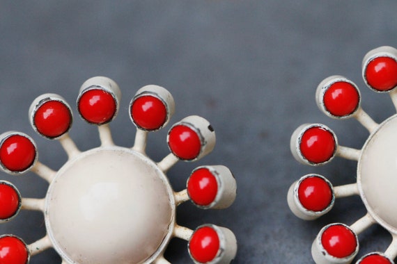Beige and Red Flowers Clip on Earrings - 1960s At… - image 7