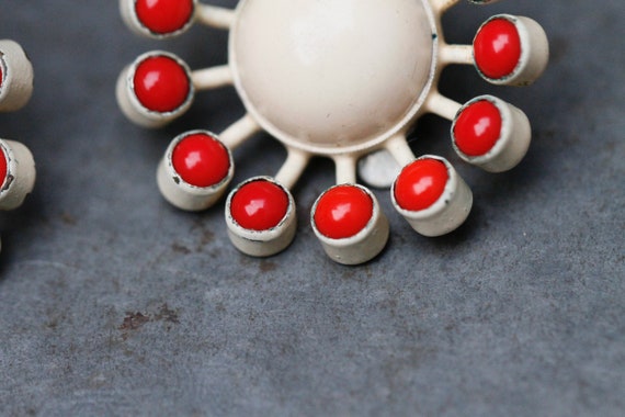 Beige and Red Flowers Clip on Earrings - 1960s At… - image 8
