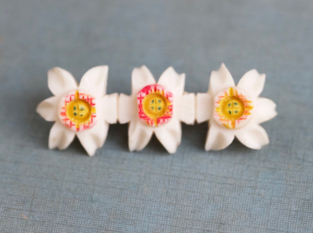 Broche Vintage En Lucite - Motif Floral Edelweiss - État Correct