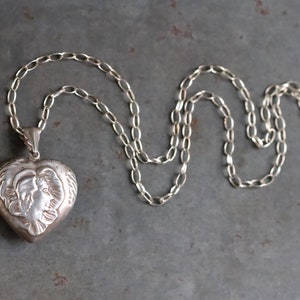 Art Nouveau Heart Locket Necklace Sterling Silver Chunky Photo Keepsake Pendant on Belcher Chain Vintage Oxidised Layering Jewellery image 3