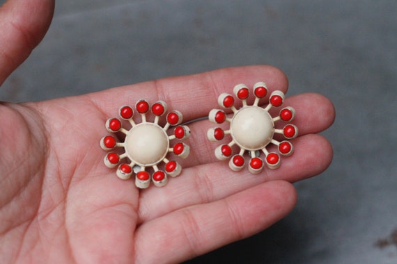Beige and Red Flowers Clip on Earrings - 1960s At… - image 2