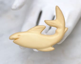 Spilla vintage a forma di delfino anni '80 - Spilla da bavero nautica in finto osso beige