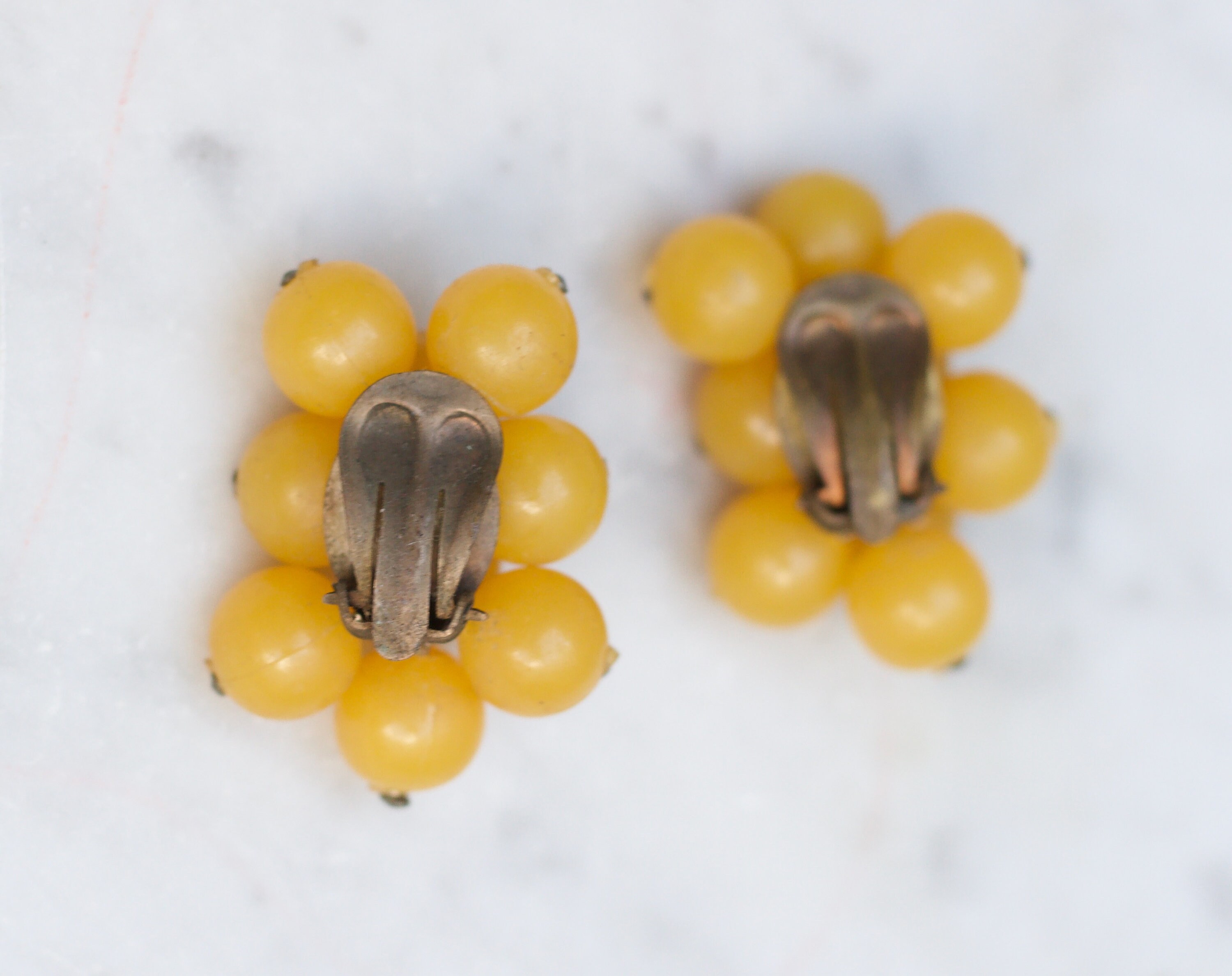 Boucles D'oreilles Vintage Clips - Celluloid Jaune Et Blanc - Très Bon état - Occasion