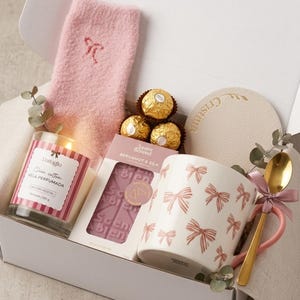 Personalized gift box for women, self-care kit, anniversary gift for her, coquette gift for friends, bridesmaid gift