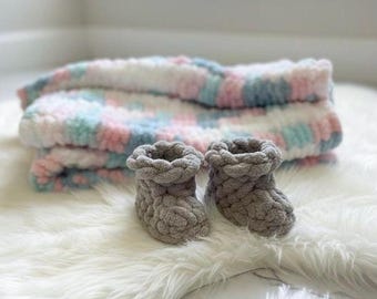 Handmade Chunky Knit Baby Blanket & Booties Set - Newborn Gift